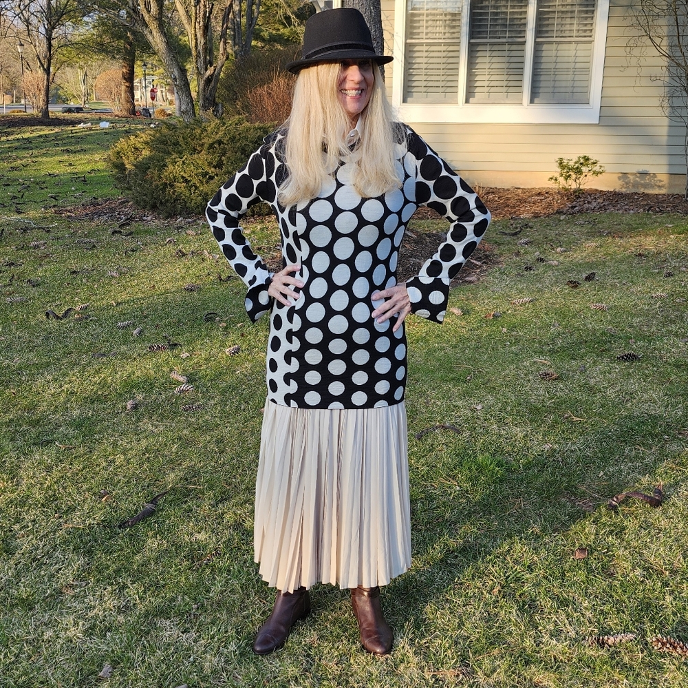 Stella McCartney Black & Tan Italian Wool Long Sweater, Size 8, $98